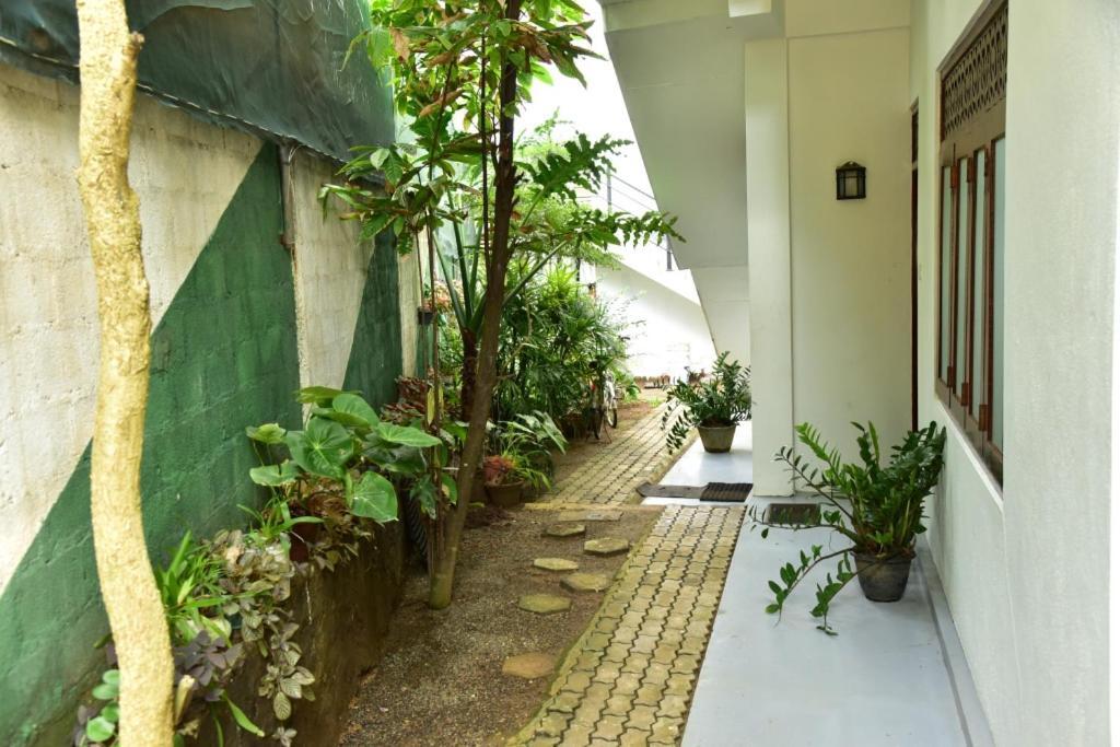Relax Inn Хиккадува Экстерьер фото